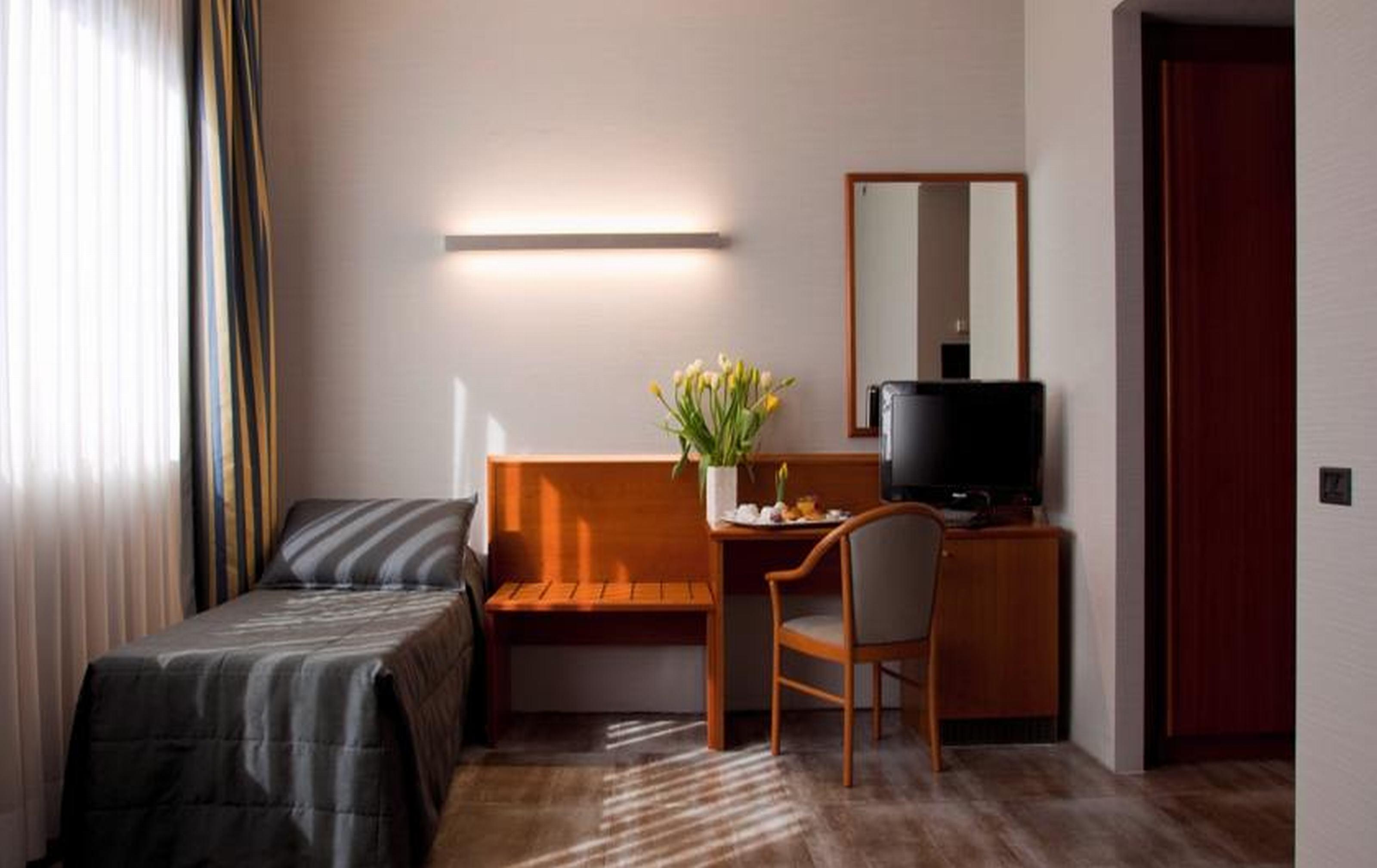 Hotel Zone Rome Exterior photo
